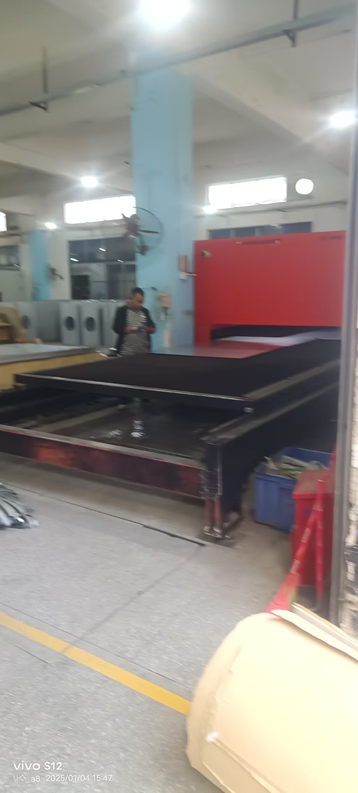 激光切割机工作中